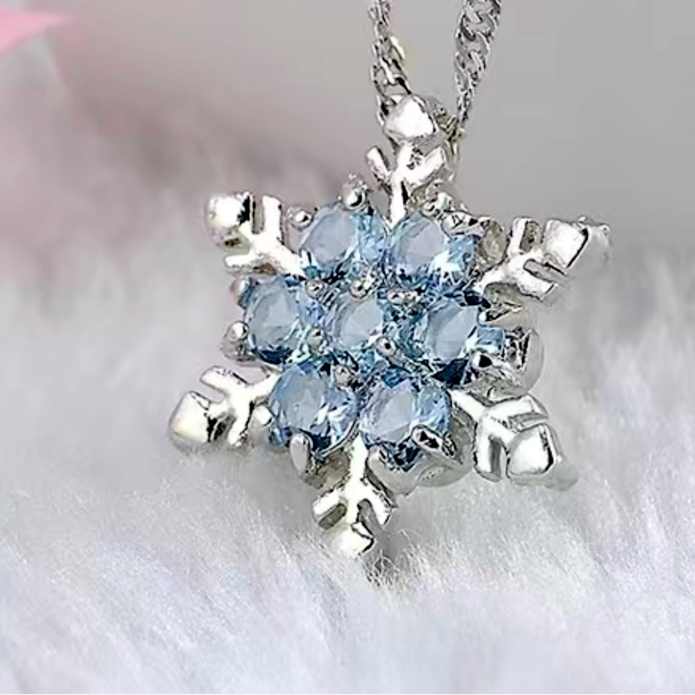 🆕 Silver Blue Crystal Snowflake Necklace - Picture 2 of 8